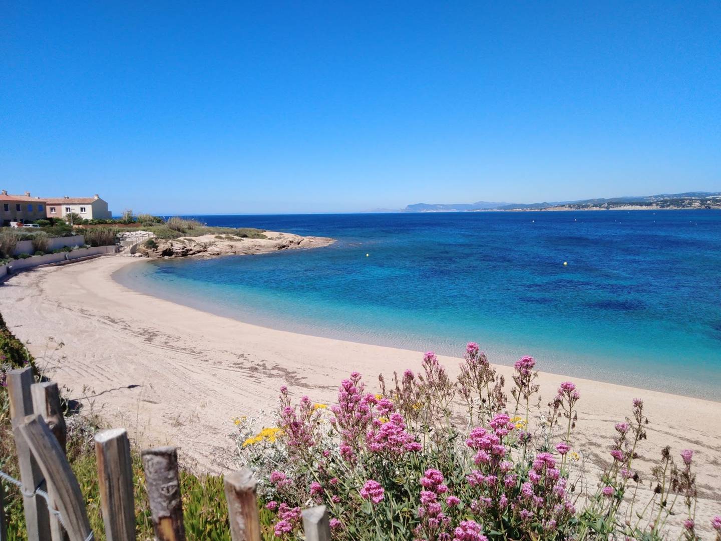 Jardin d'Azur T2 refait à neuf - petite vue mer et piscine SIX FOURS LES PLAGES