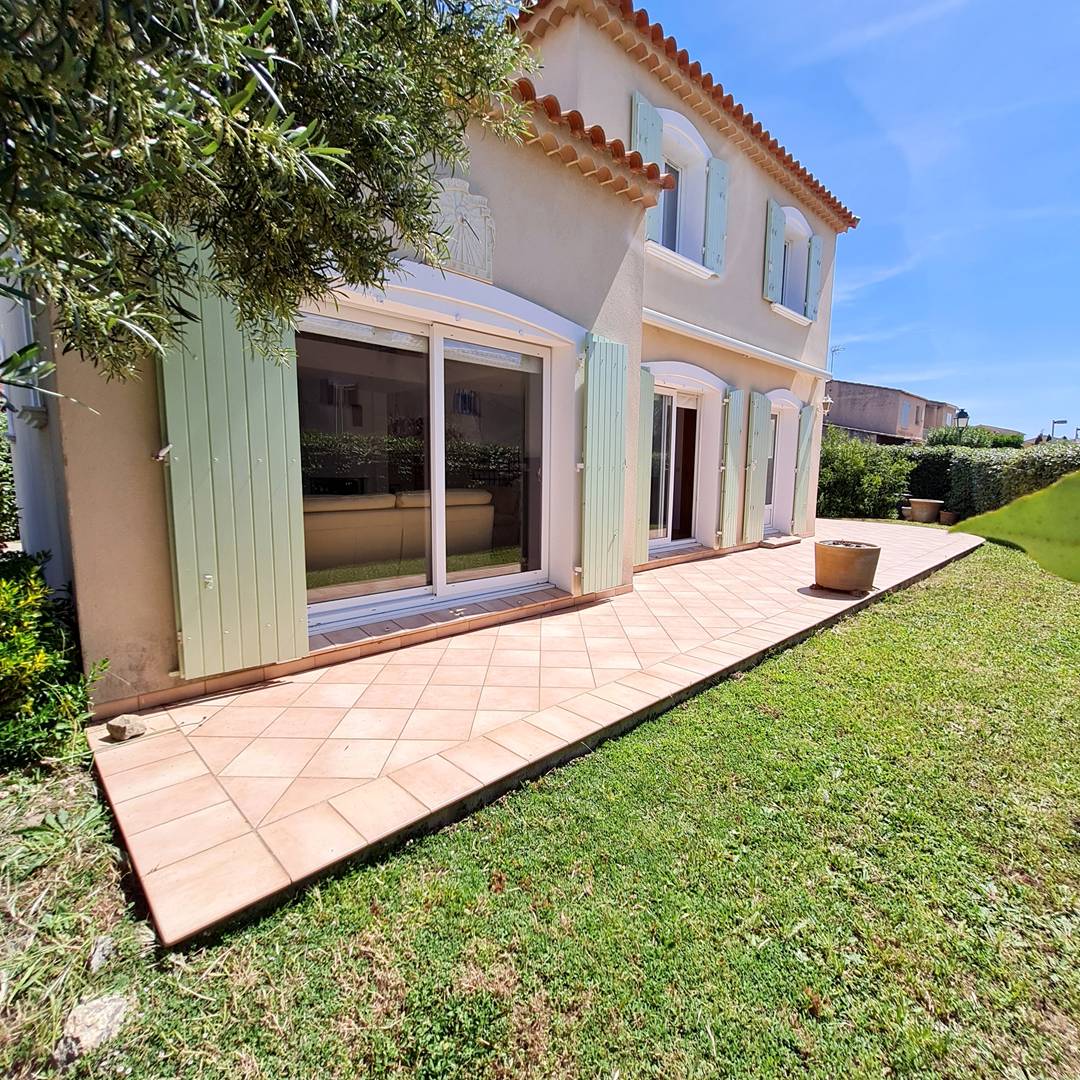 VILLA  (  )