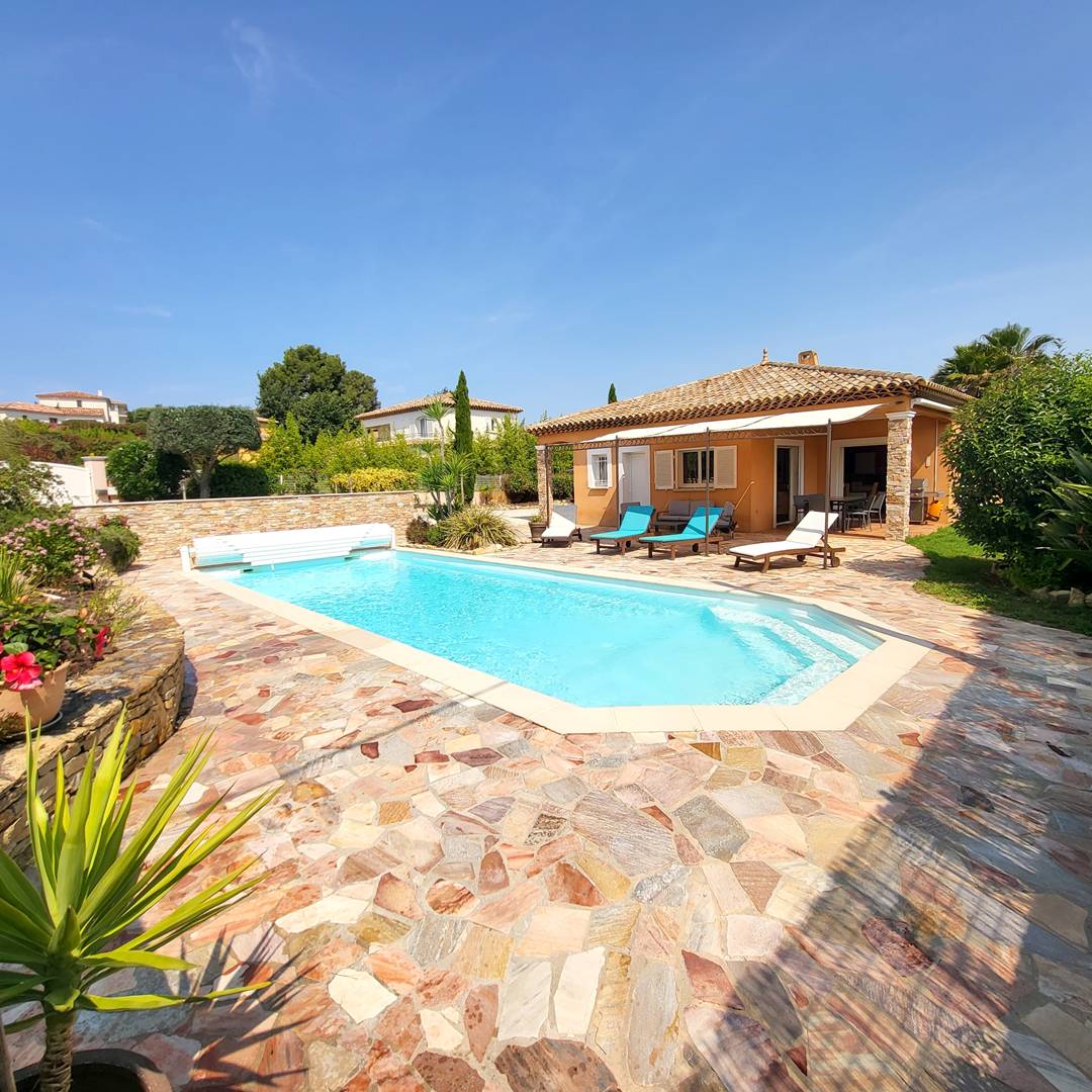 VILLA  (  )