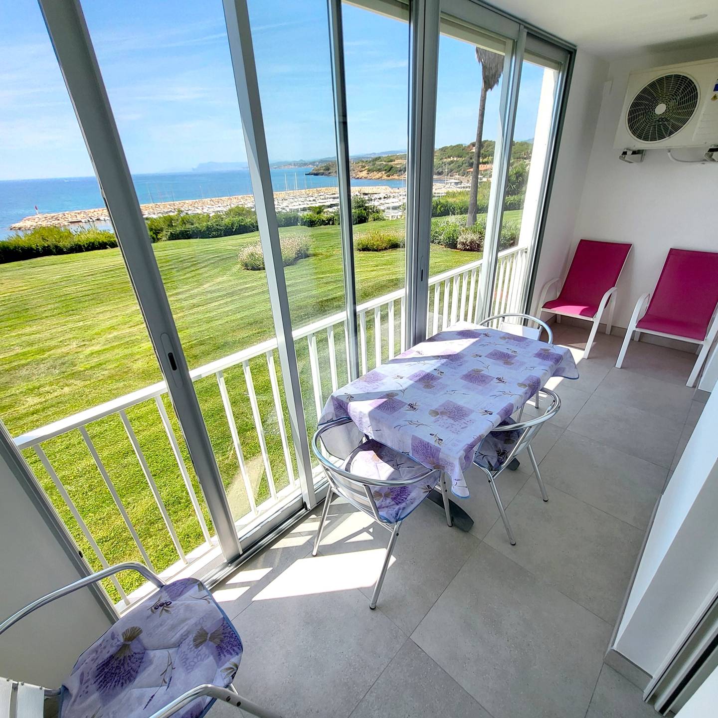 Climatis&eacute; - Vue mer  (  )