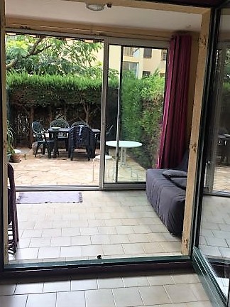 TERRASSE ET JARDIN AU CALME SANARY SUR MER