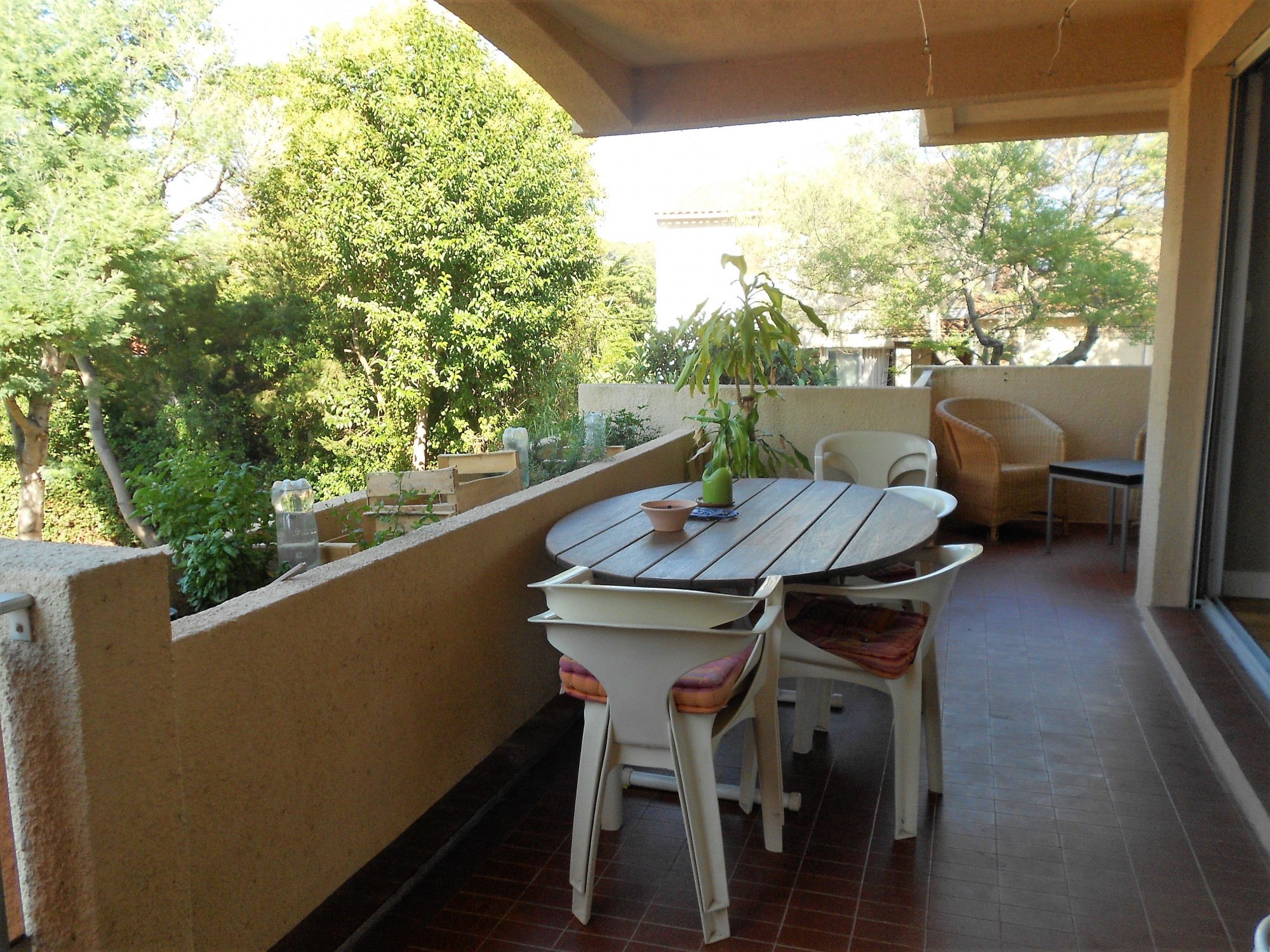 LARGE TERRASSE 15M