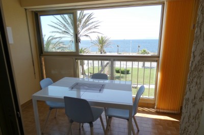 loggia vue sur la mer et salon de jardin