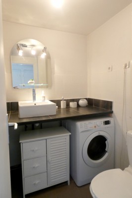 salle d?eau avec douche et WC intgrs (lave-linge - sche-linge - sche-cheveux)