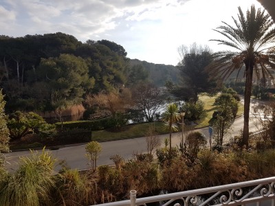 VUE SUR LE LAC DU DOMAINE DEPUIS LA LOGGIA